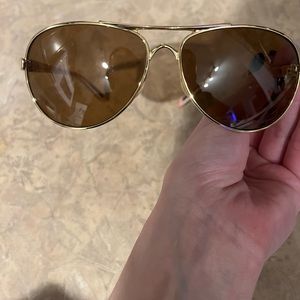 Oakley women’s aviators